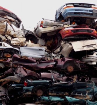 Cómo iniciar un negocio de salvamento de automóviles